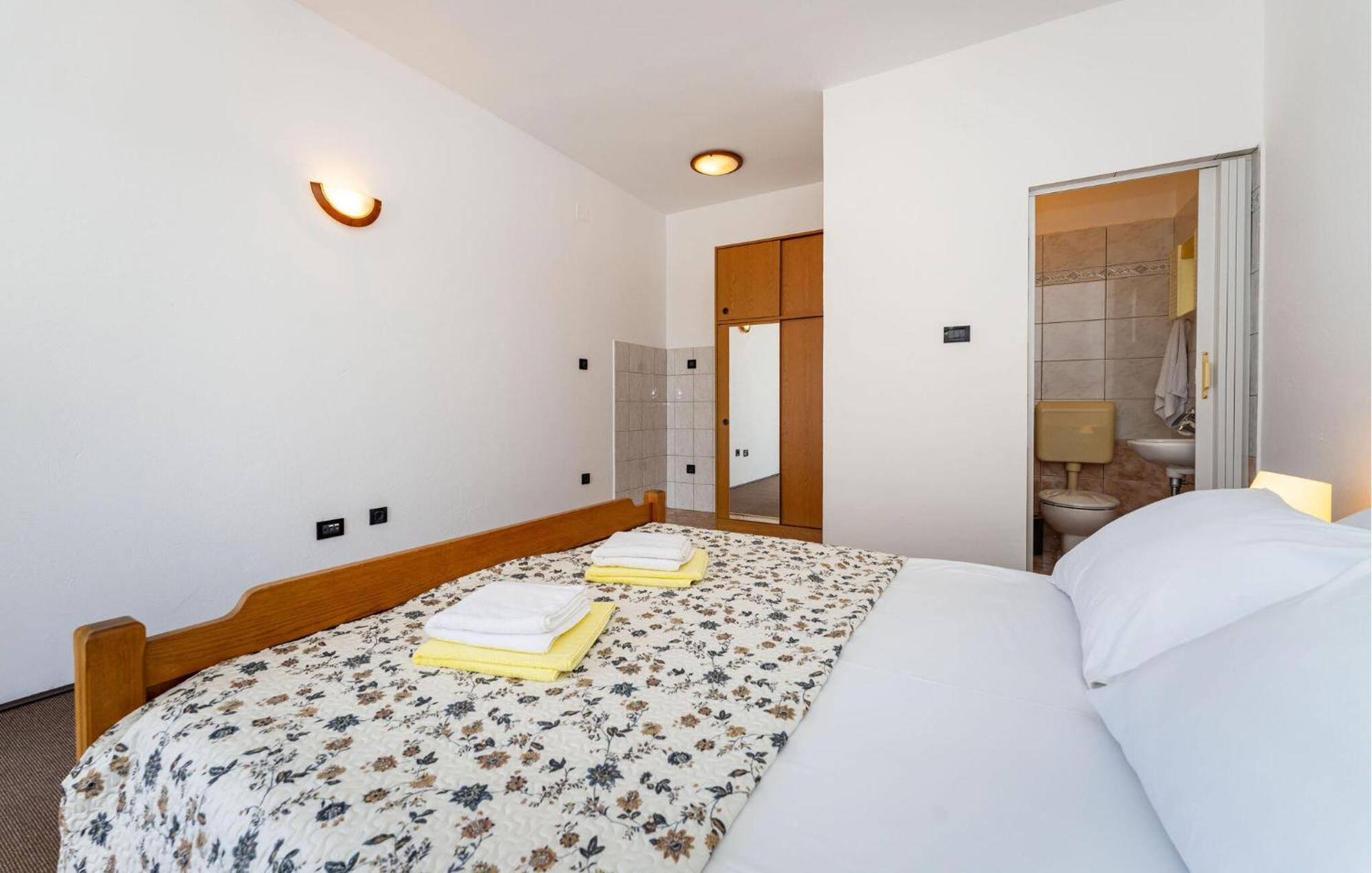 Beautiful Apartment In Galovac With Kitchen Exteriér fotografie