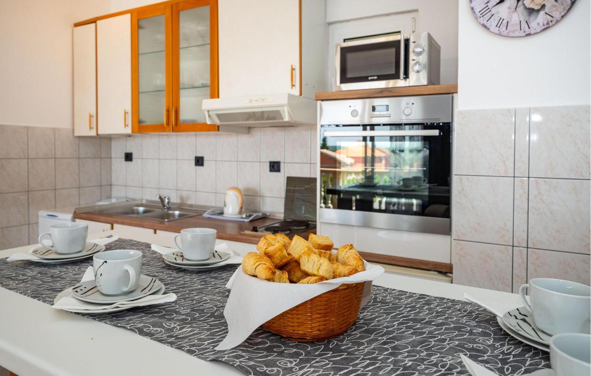 Beautiful Apartment In Galovac With Kitchen Exteriér fotografie